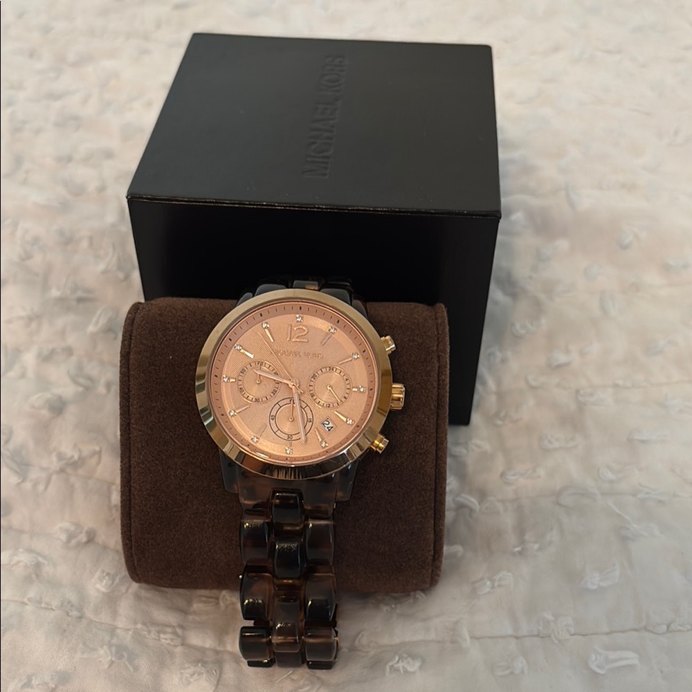 Michael Kors Gold and tortoise Watch - Picture 3 of 7